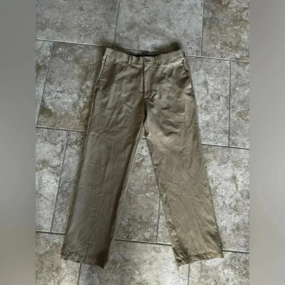 Men’s Haggar khakis 36x32 / D7